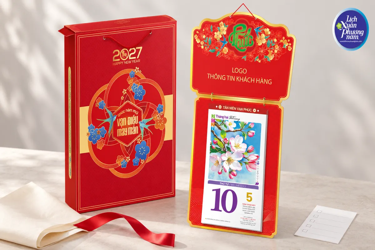Chốt đúng thiết kế, quy cách và bao bì giúp bộ lịch Tết hoàn thiện chỉn chu hơn. Chốt đúng thiết kế, quy cách và bao bì giúp bộ lịch Tết hoàn thiện chỉn chu hơn.